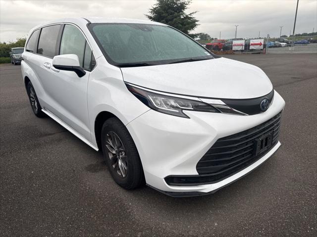 used 2023 Toyota Sienna car, priced at $43,895