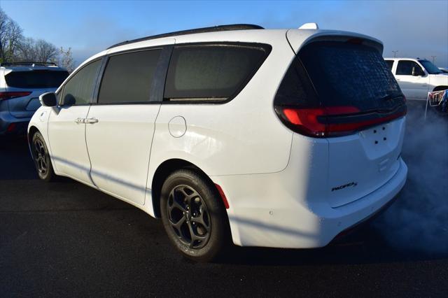 used 2021 Chrysler Pacifica Hybrid car, priced at $22,777