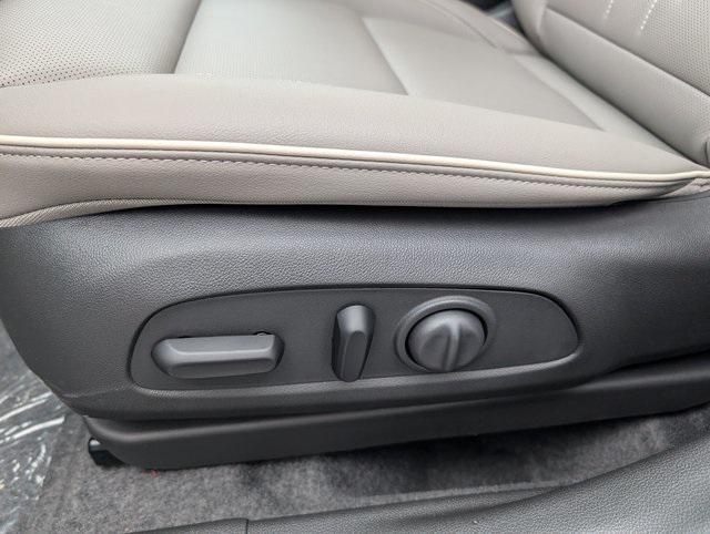 new 2025 Buick Envista car, priced at $31,385
