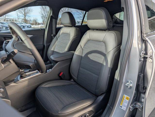 new 2025 Buick Envista car, priced at $26,535