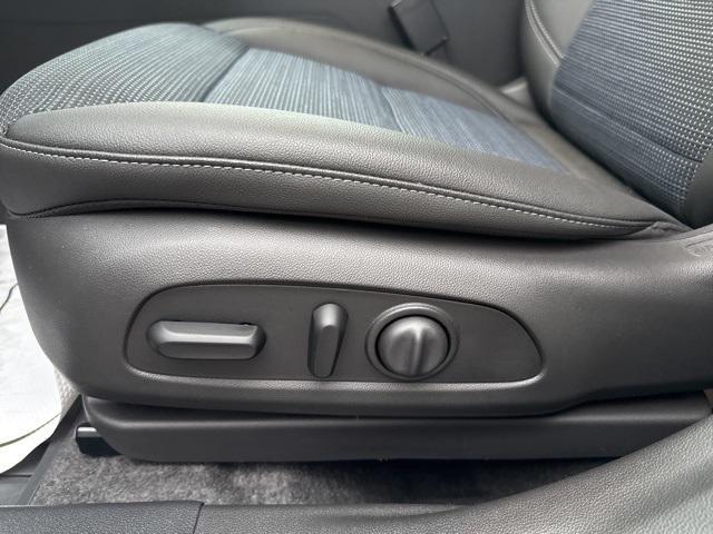 new 2025 Buick Envista car, priced at $24,595