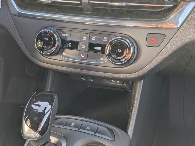 new 2025 Buick Envista car, priced at $26,535