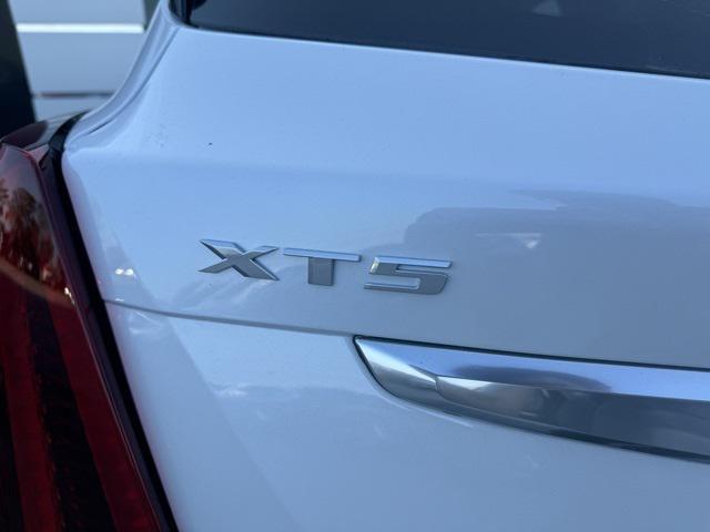 new 2025 Cadillac XT5 car, priced at $58,015