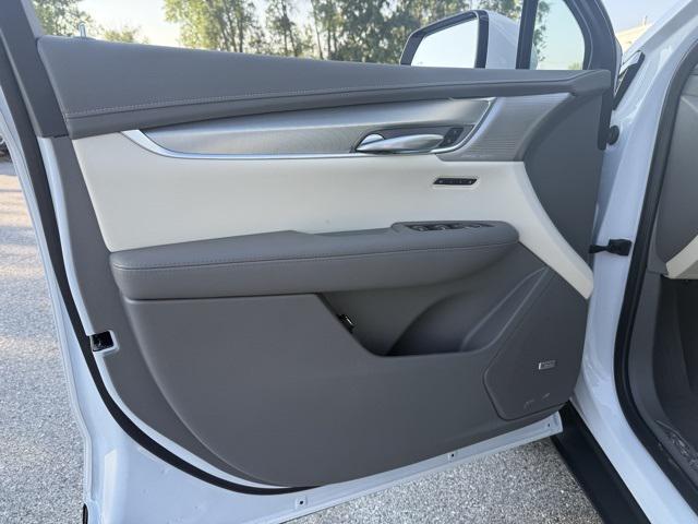 new 2025 Cadillac XT5 car, priced at $58,015