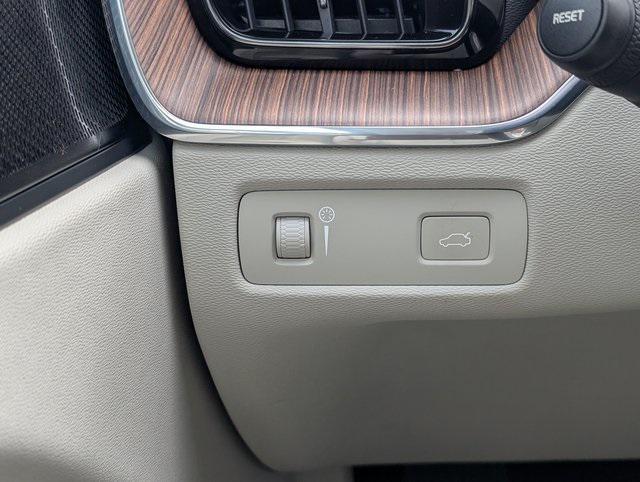 used 2022 Volvo XC60 car, priced at $32,398