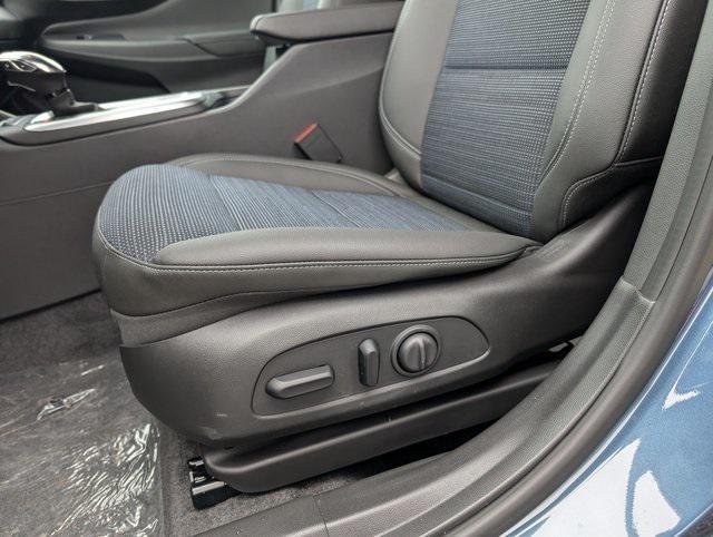 new 2025 Buick Envista car, priced at $26,675
