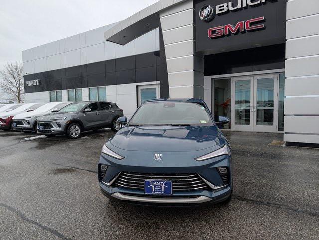 new 2025 Buick Envista car, priced at $26,675