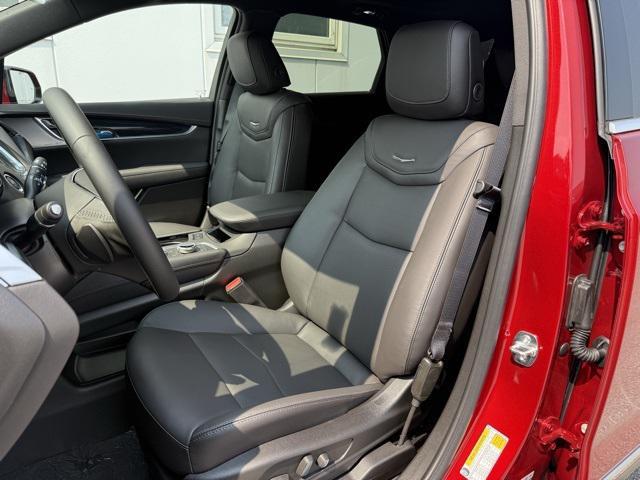 new 2025 Cadillac XT5 car, priced at $55,740
