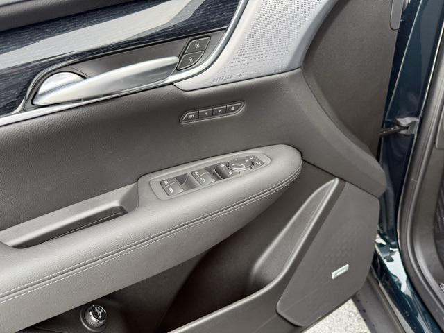 new 2025 Cadillac XT5 car, priced at $54,365