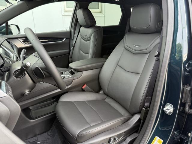 new 2025 Cadillac XT5 car, priced at $54,365