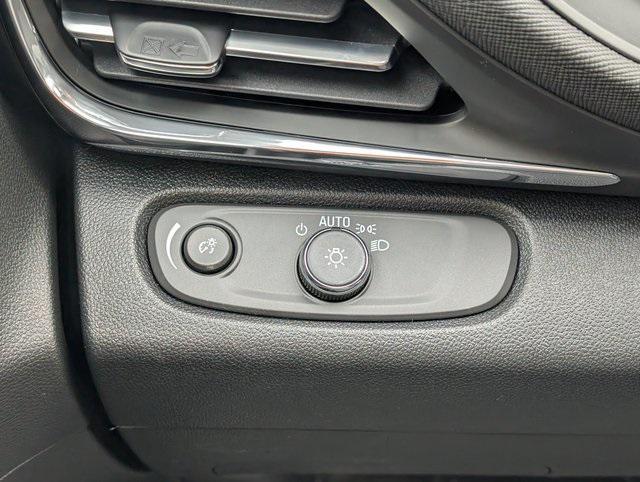 new 2025 Buick Envista car, priced at $26,680
