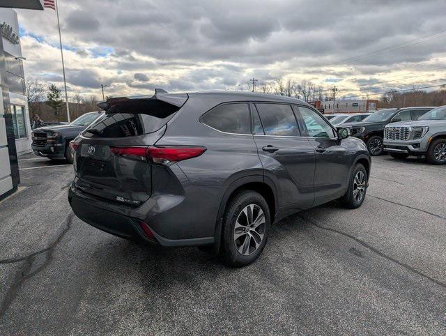 used 2022 Toyota Highlander car, priced at $37,398