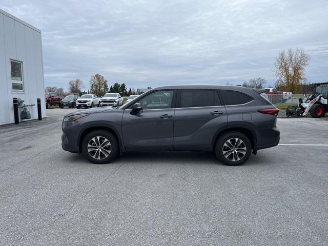 used 2022 Toyota Highlander car, priced at $37,998