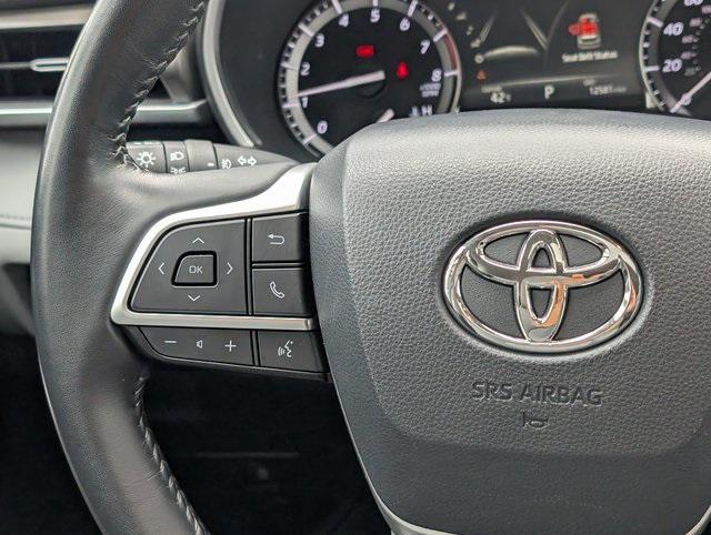 used 2022 Toyota Highlander car, priced at $37,398