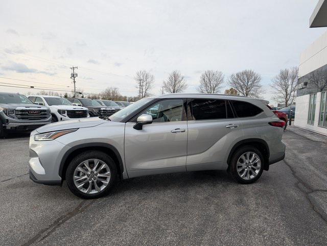 used 2022 Toyota Highlander Hybrid car, priced at $46,498