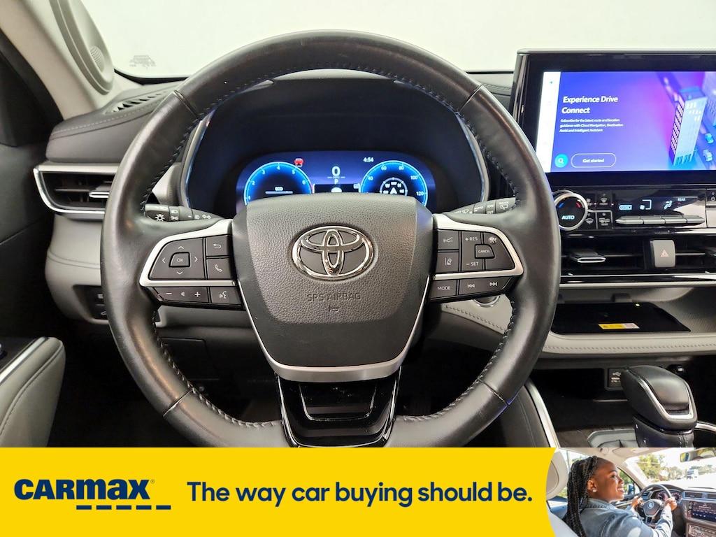 used 2023 Toyota Highlander car, priced at $40,998