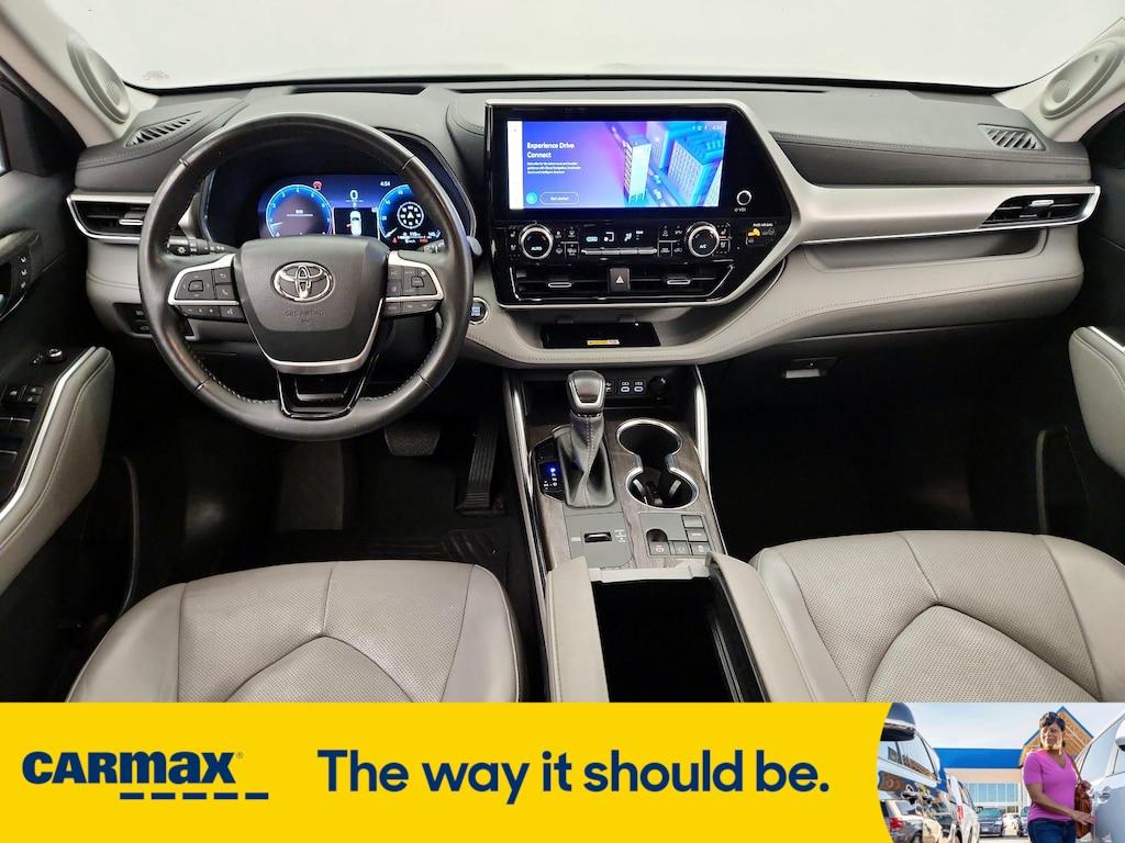 used 2023 Toyota Highlander car, priced at $40,998