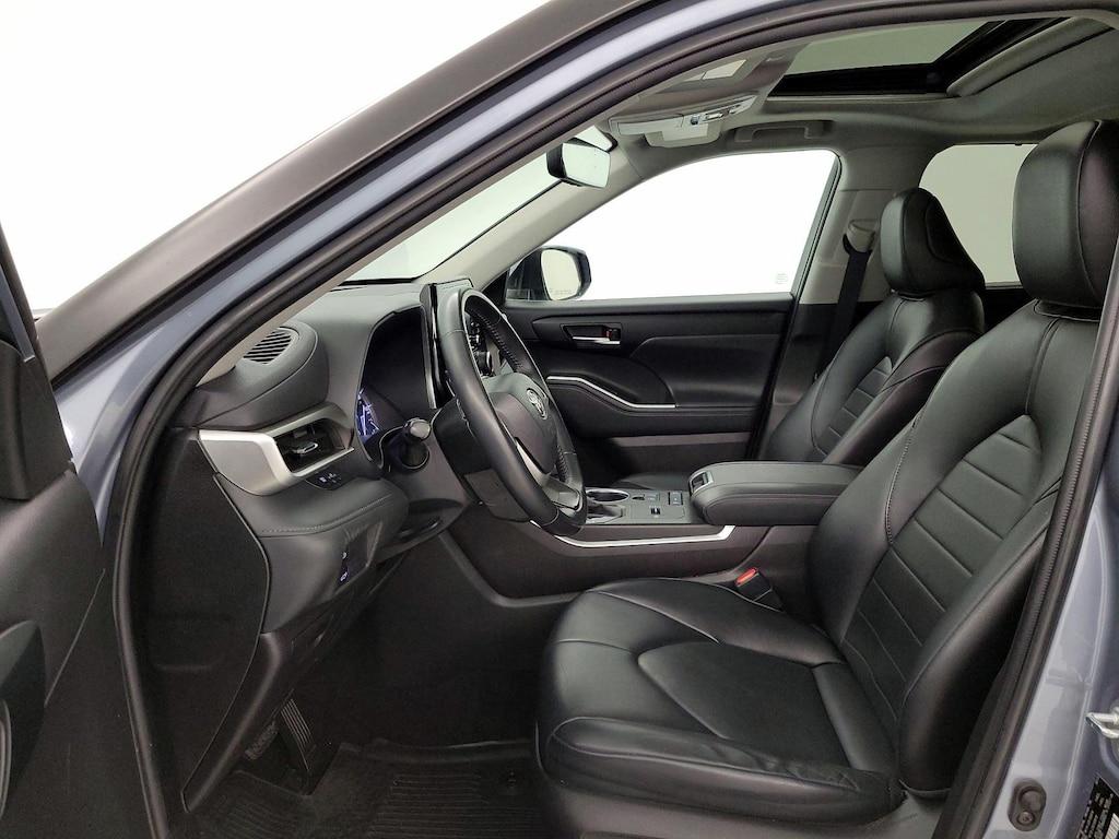 used 2022 Toyota Highlander car, priced at $31,998