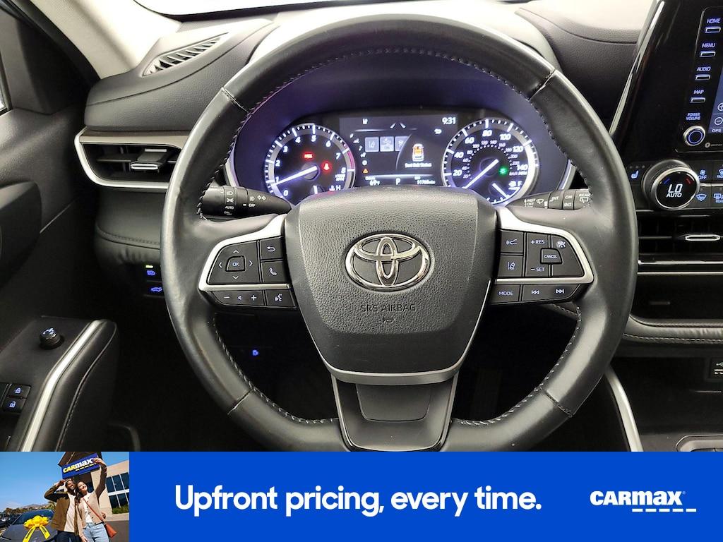 used 2022 Toyota Highlander car, priced at $31,998