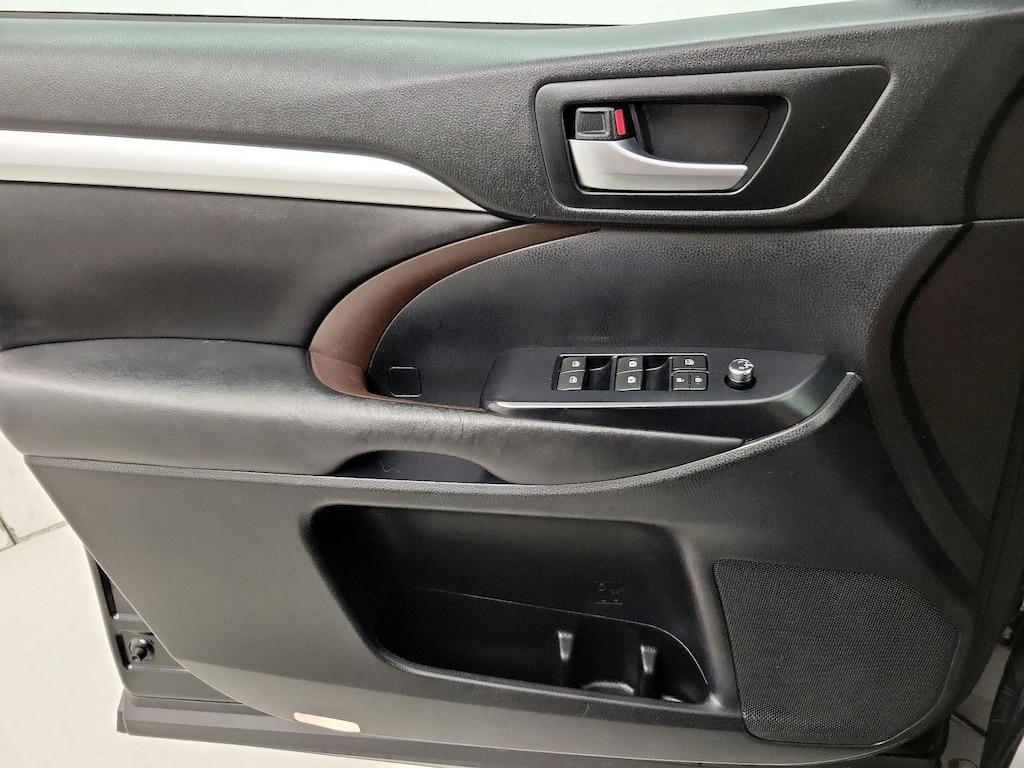 used 2019 Toyota Highlander car, priced at $27,998