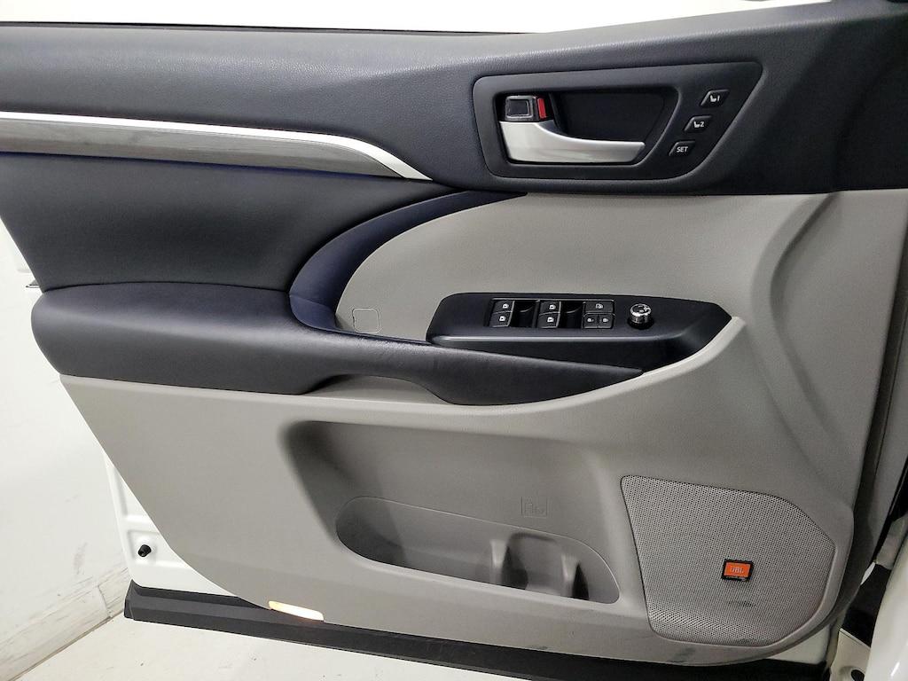 used 2019 Toyota Highlander Hybrid car, priced at $26,998