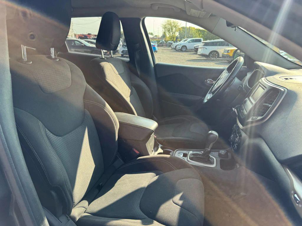 used 2015 Jeep Cherokee car, priced at $4,995