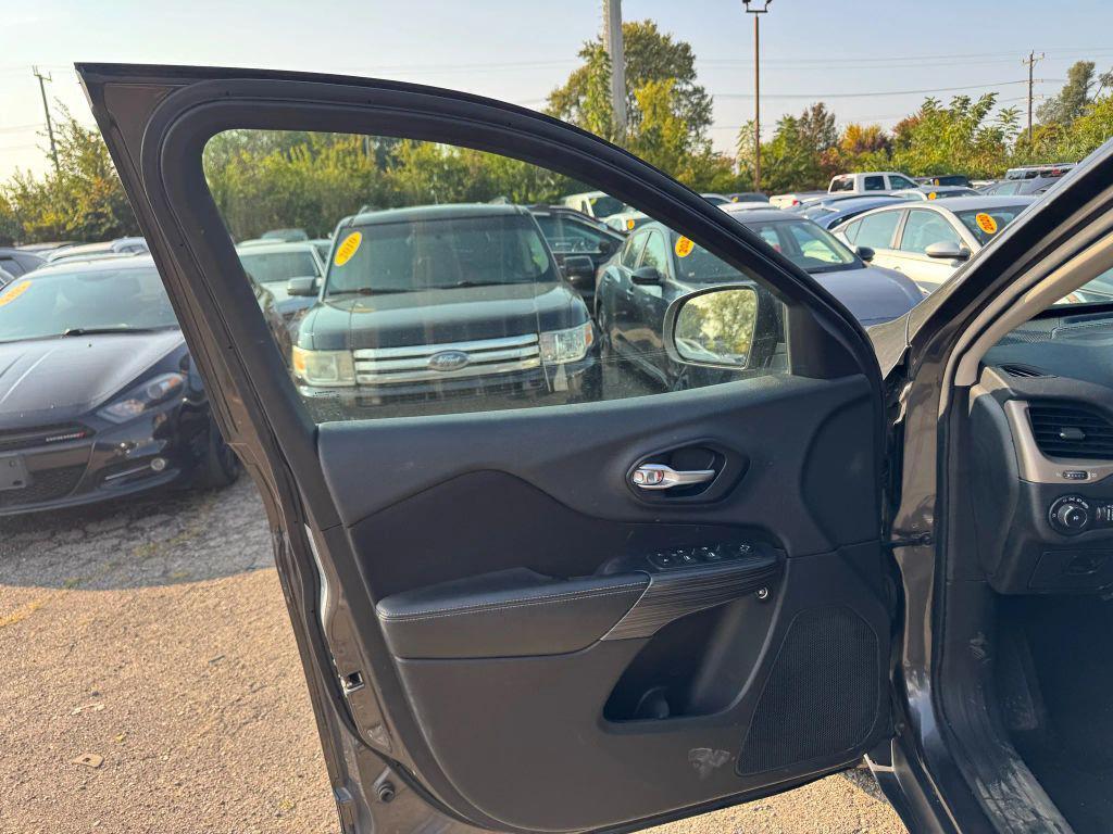 used 2015 Jeep Cherokee car, priced at $4,995