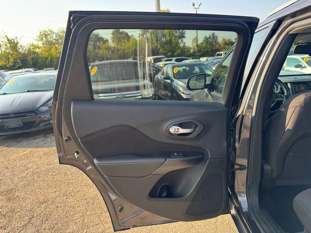 used 2015 Jeep Cherokee car, priced at $4,995