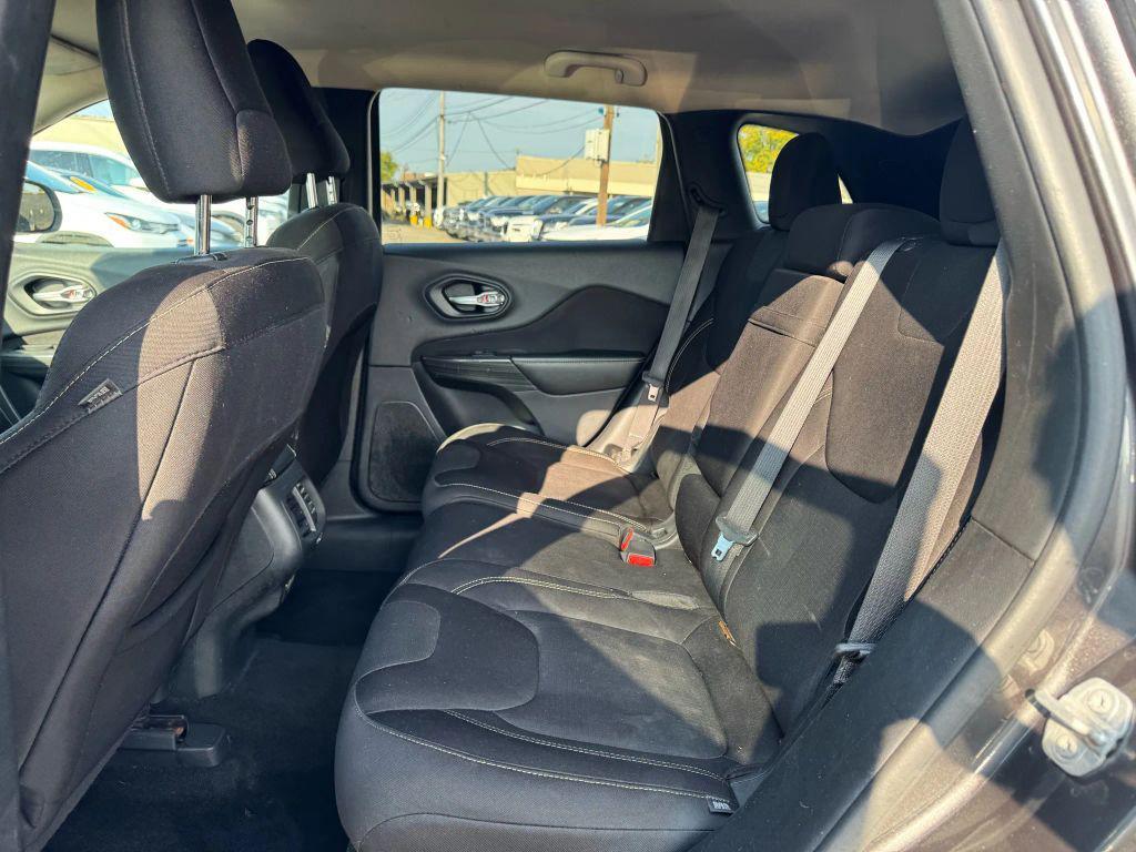 used 2015 Jeep Cherokee car, priced at $4,995