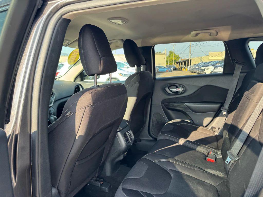 used 2015 Jeep Cherokee car, priced at $4,995