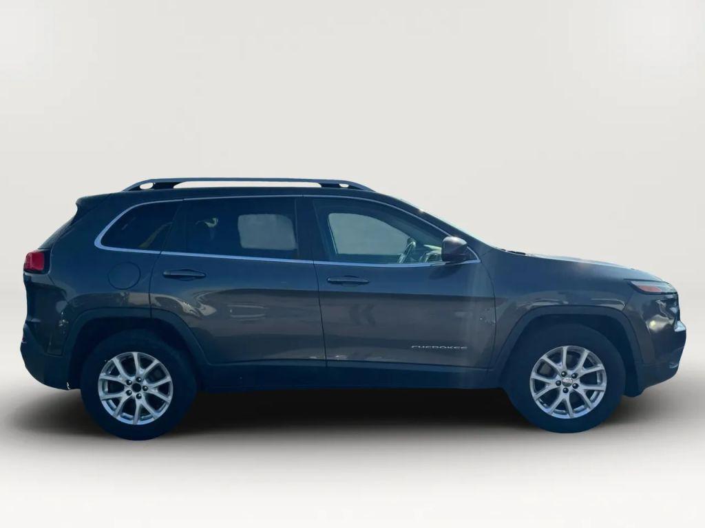 used 2015 Jeep Cherokee car, priced at $4,995