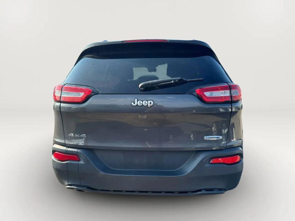 used 2015 Jeep Cherokee car, priced at $4,995