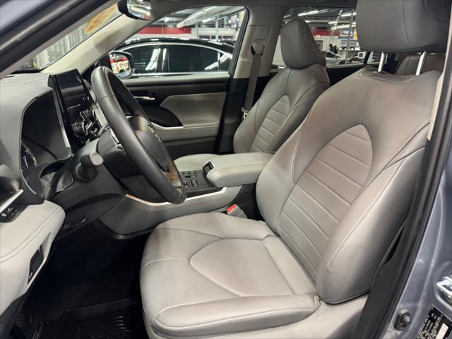 used 2024 Toyota Highlander car, priced at $35,995