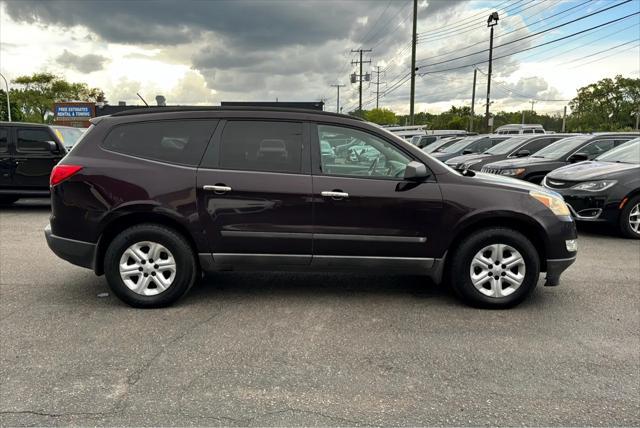 used 2009 Chevrolet Traverse car, priced at $5,995
