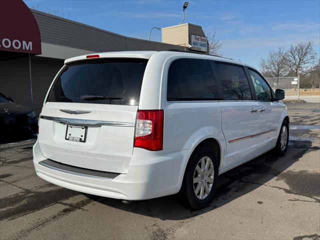 used 2016 Chrysler Town & Country car