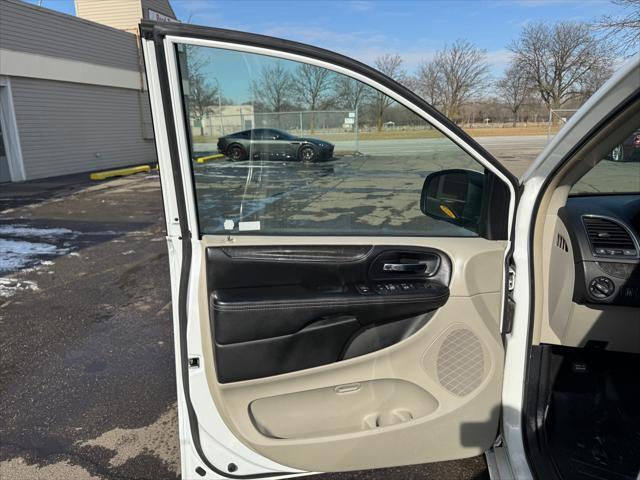 used 2016 Chrysler Town & Country car