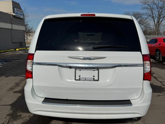 used 2016 Chrysler Town & Country car