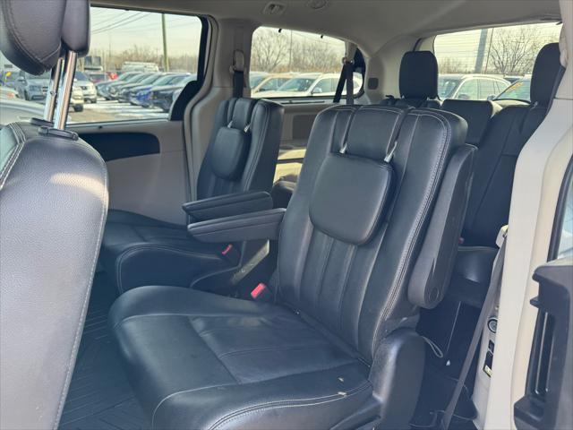 used 2016 Chrysler Town & Country car