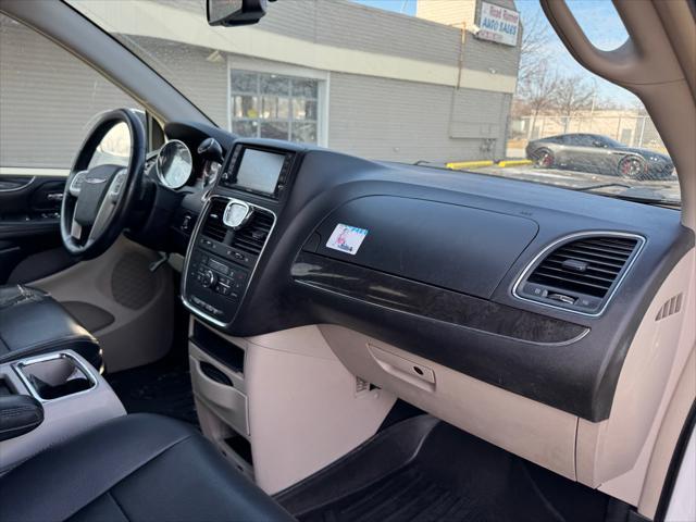 used 2016 Chrysler Town & Country car