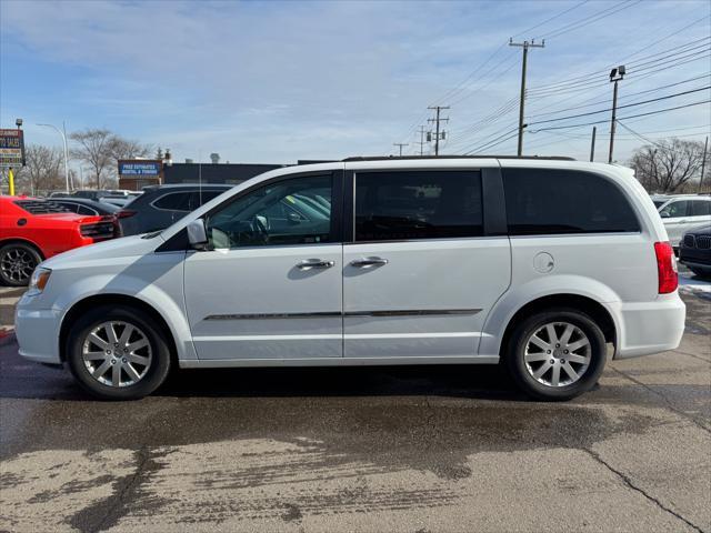 used 2016 Chrysler Town & Country car