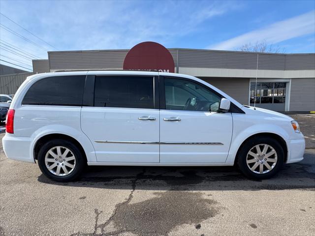 used 2016 Chrysler Town & Country car