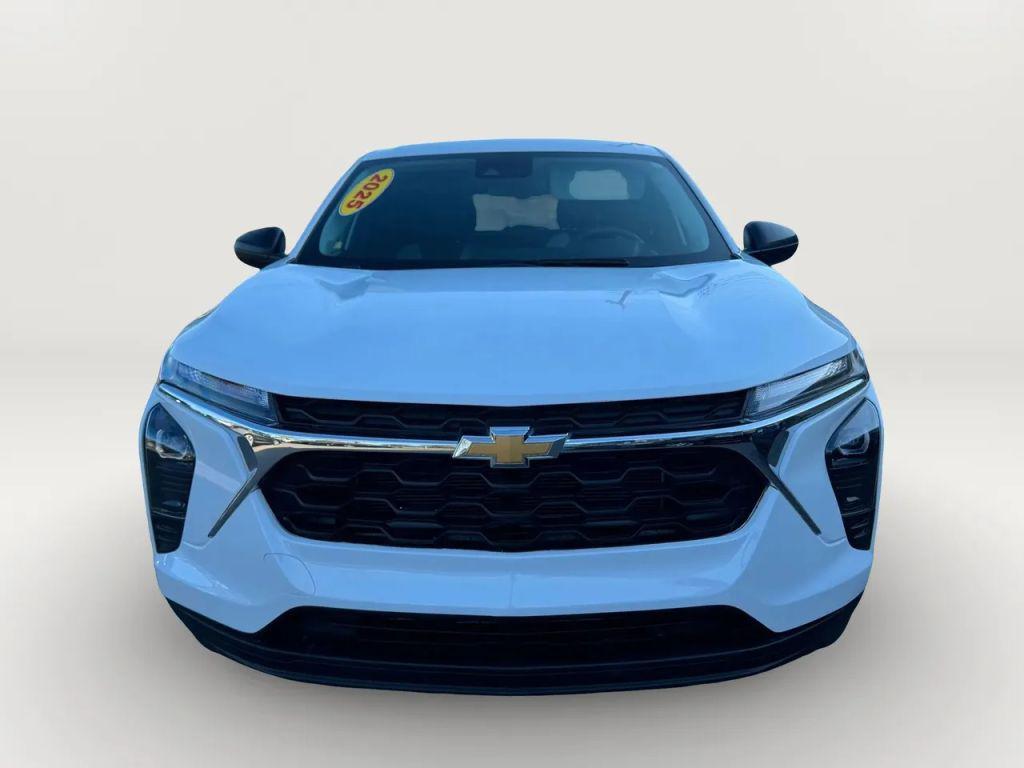 used 2025 Chevrolet Trax car, priced at $17,500