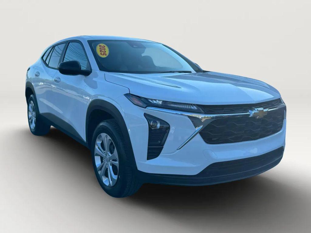 used 2025 Chevrolet Trax car, priced at $17,500