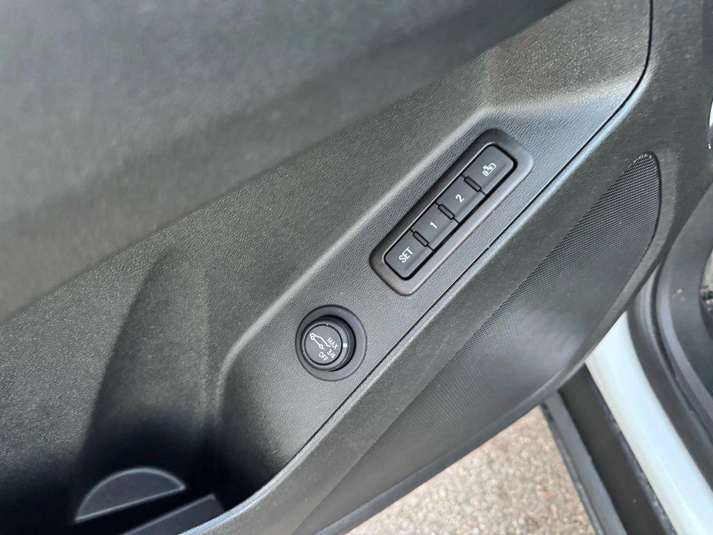 used 2023 Chevrolet Equinox car, priced at $22,900