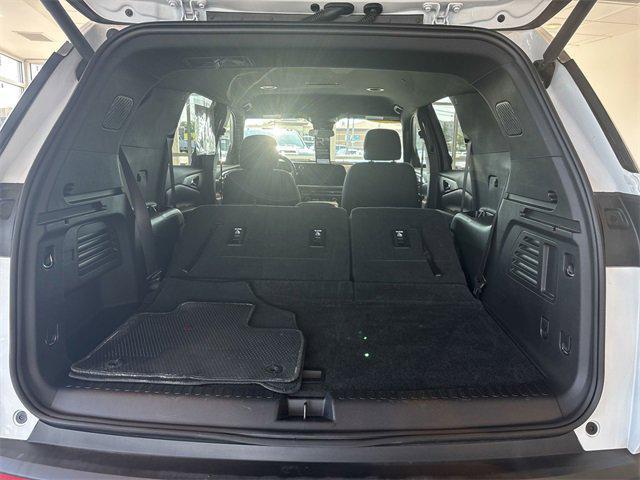 used 2025 Chevrolet Traverse car, priced at $37,788