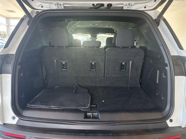 used 2025 Chevrolet Traverse car, priced at $37,788