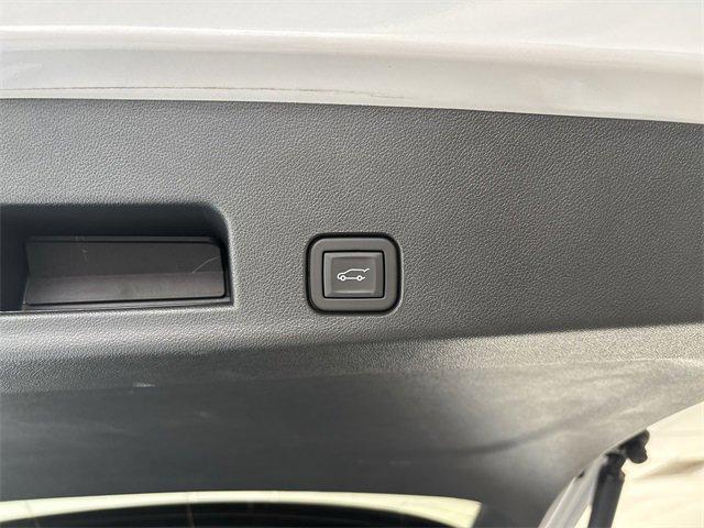used 2024 Chevrolet Traverse car, priced at $54,988