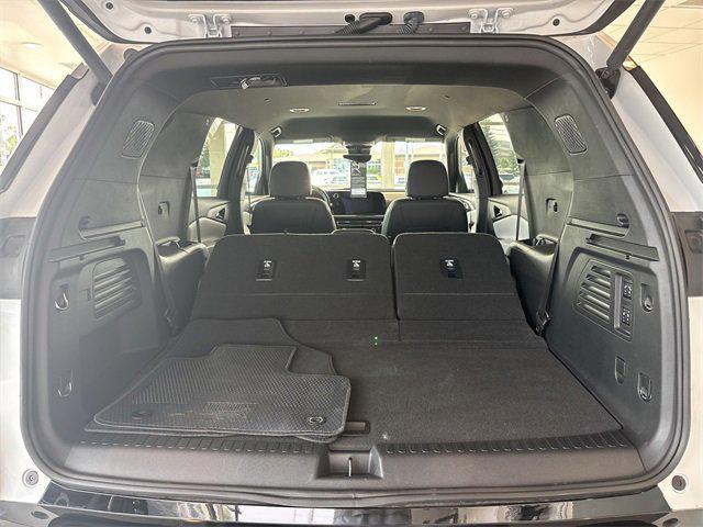 used 2024 Chevrolet Traverse car, priced at $54,988