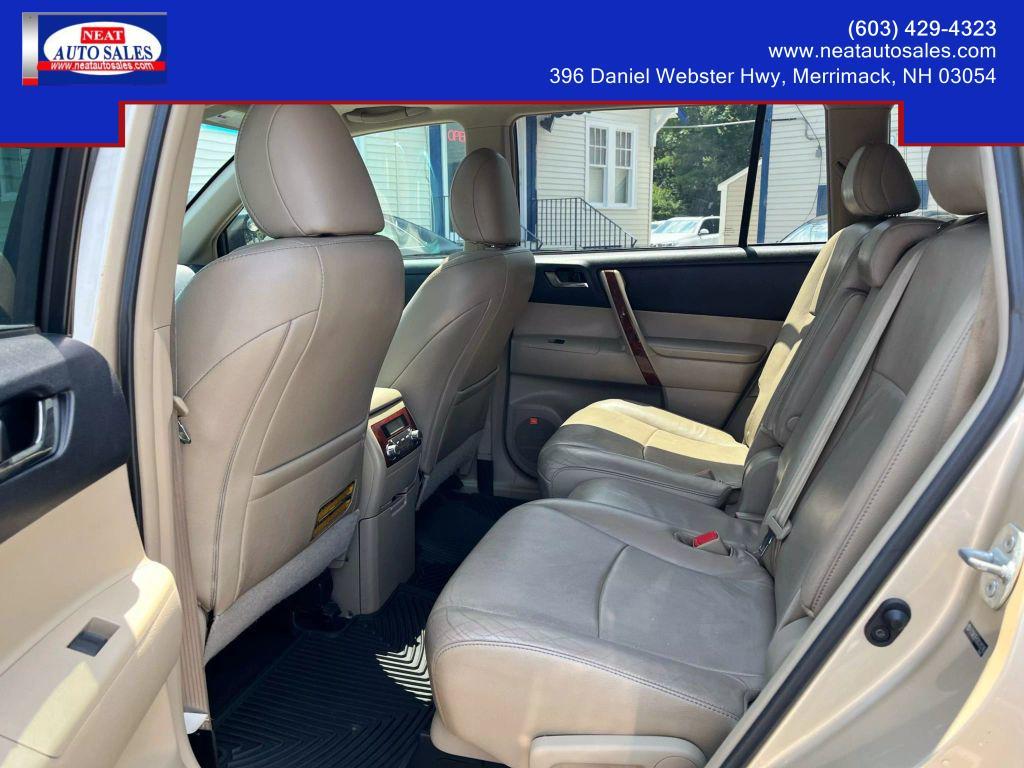 used 2013 Toyota Highlander car, priced at $13,495