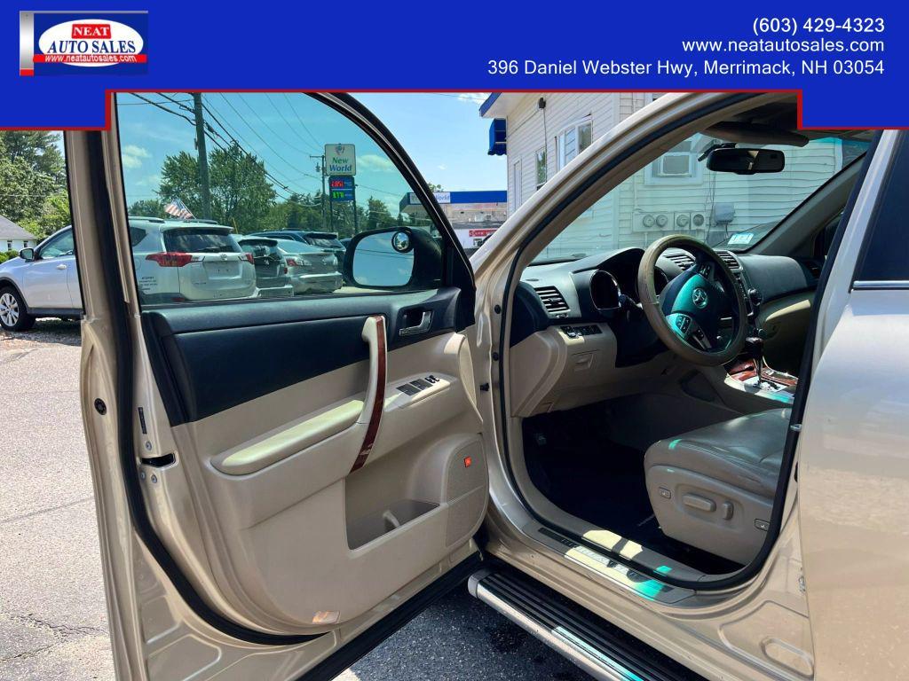 used 2013 Toyota Highlander car, priced at $13,495